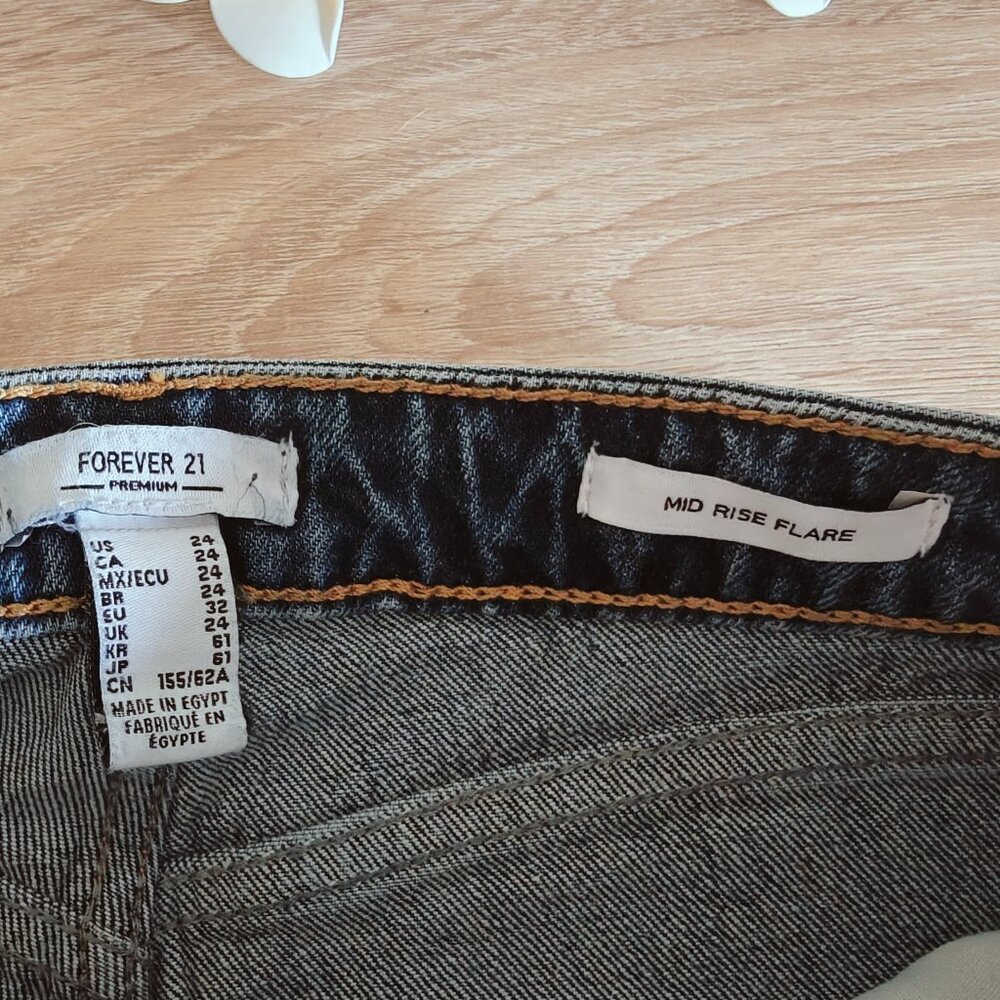 Forever 21 Mid Rise Patchwork Flare Distressed Y2K Slim FIt Cotton Jeans Sz. 24 - Picture 8 of 9